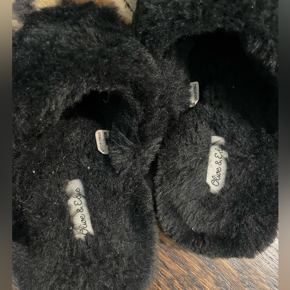 Adorable Leopard Slippers - Picture 2 of 5